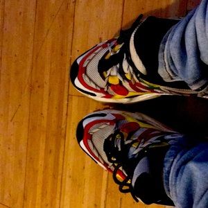 I’m selling shoes that are comfortable and nice looking